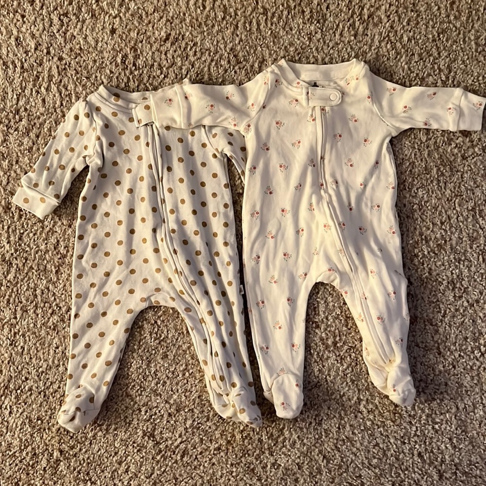 Baby gap up to 7 lbs pjs zipper